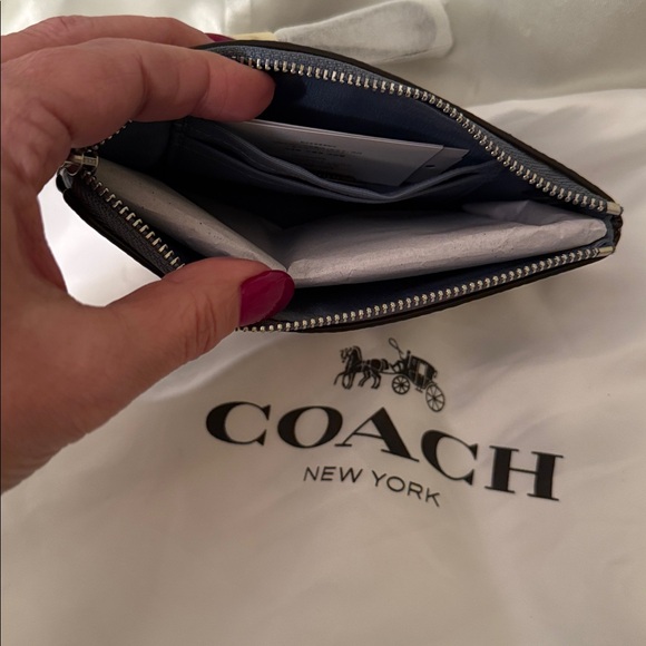 💙Coach NWTChambray Blue Corner Zip Wristlet In Signature Canvas/Silver Hardware - Picture 7 of 8